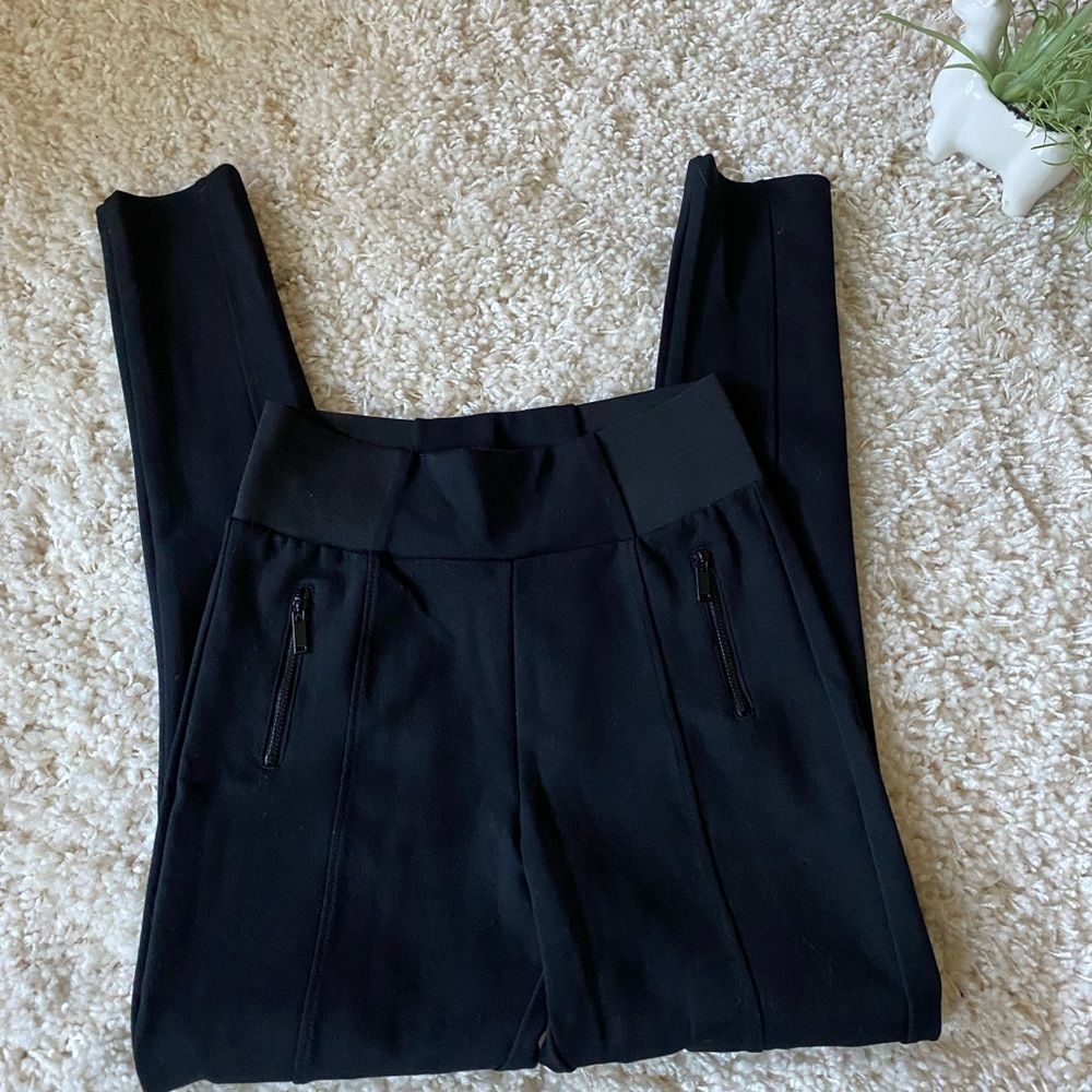 Super sleek and casual dress pants with zipper pockets and makes for tig…